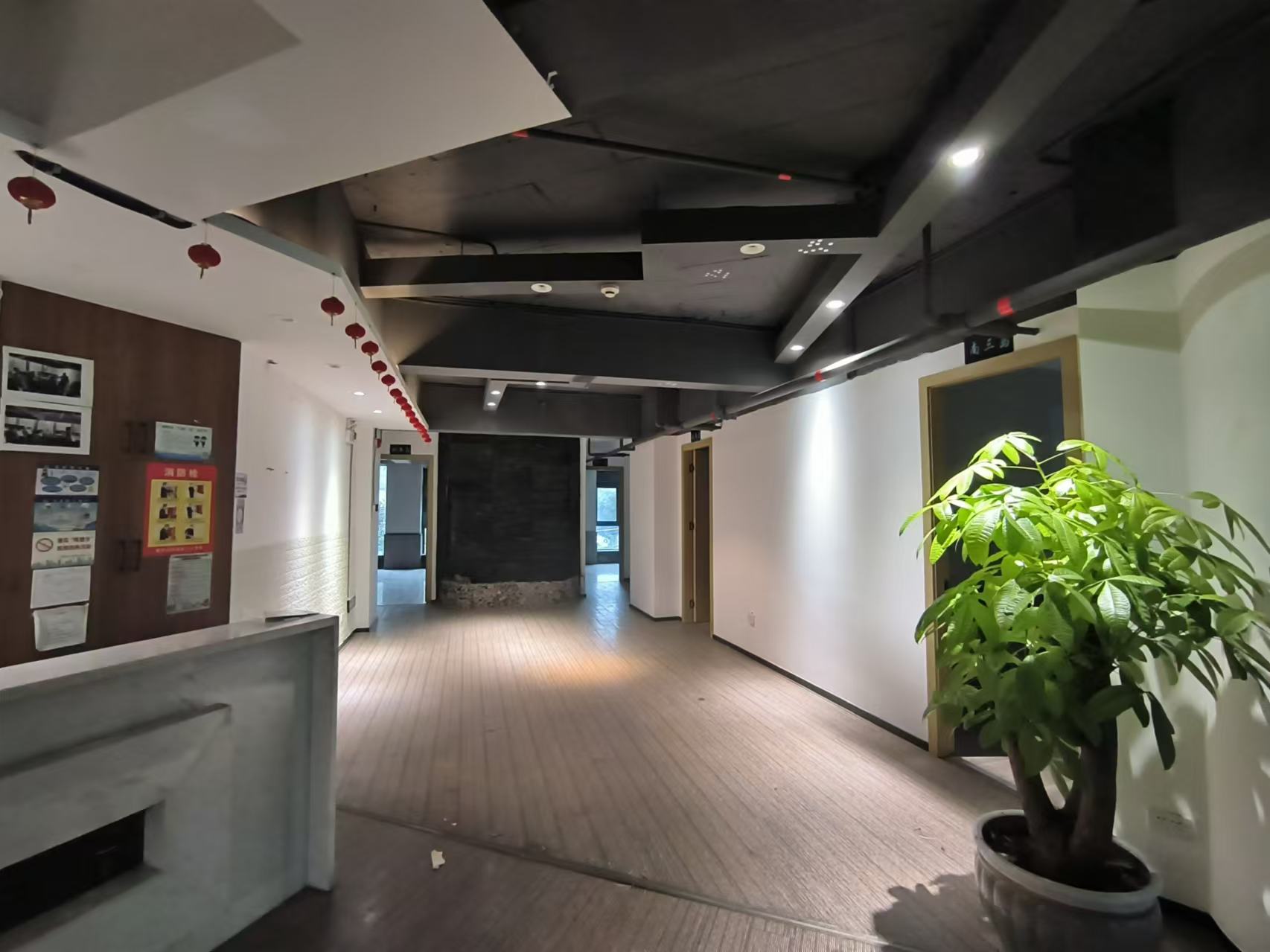 威清路门面房东直租（一楼50平二楼485） 